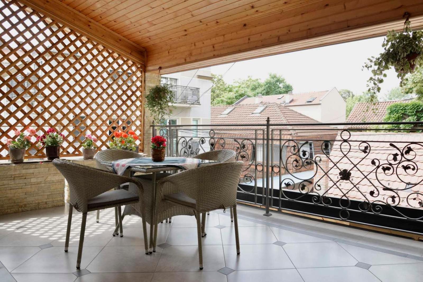 Zemun Center Lux 3 Bedroom Apartment *